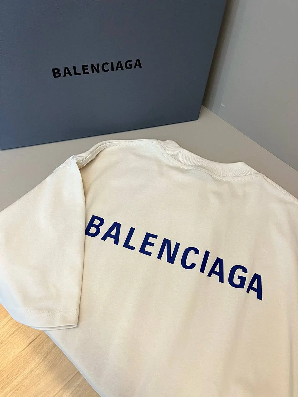 Жіноча футболка - Balenciaga